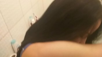 [Ela N, Bucetao Da Novinha, Banheiro] O Cuzinho Da Novinha Aguenta Fisting Faz Squirting Ainda Aguenta Pau
