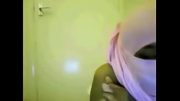 [Stripping, Somali, Girl] Somali Hijab Girl Stripping